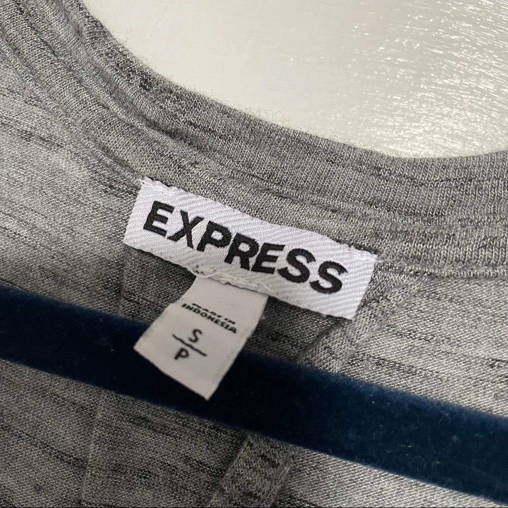 Express | Top - Picture 2 of 4